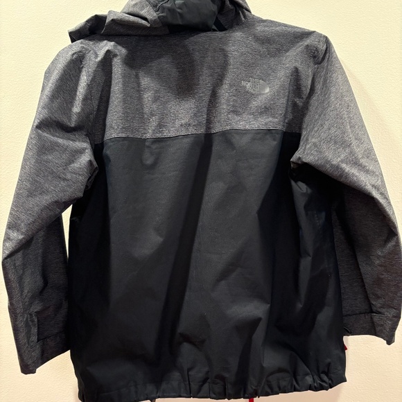 The North Face Boys Windbreaker 10/12 - Picture 4 of 5
